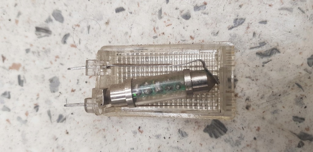 фото №2, Лампа освещение салона audi a4 b5