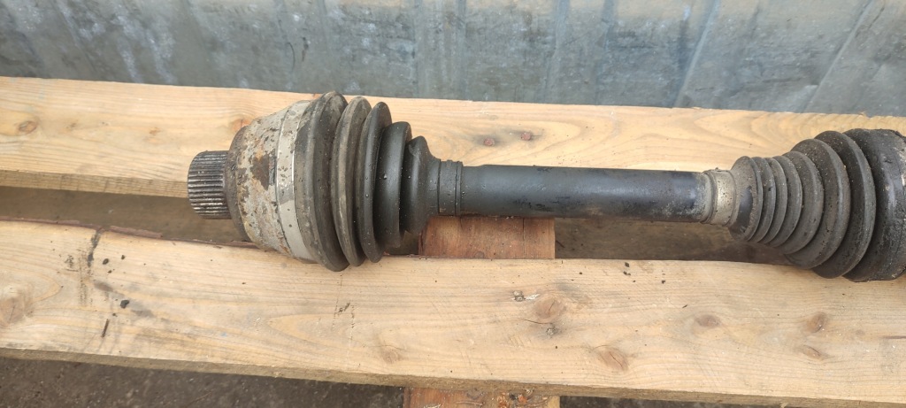 Приводной вал правая передняя перед audi a4 b8 2.0 tdi 8k0407271q в Украине