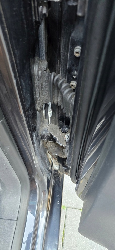 фото №1, Петля двері перед задня права сторона vw golf 5 plus 2003-2009