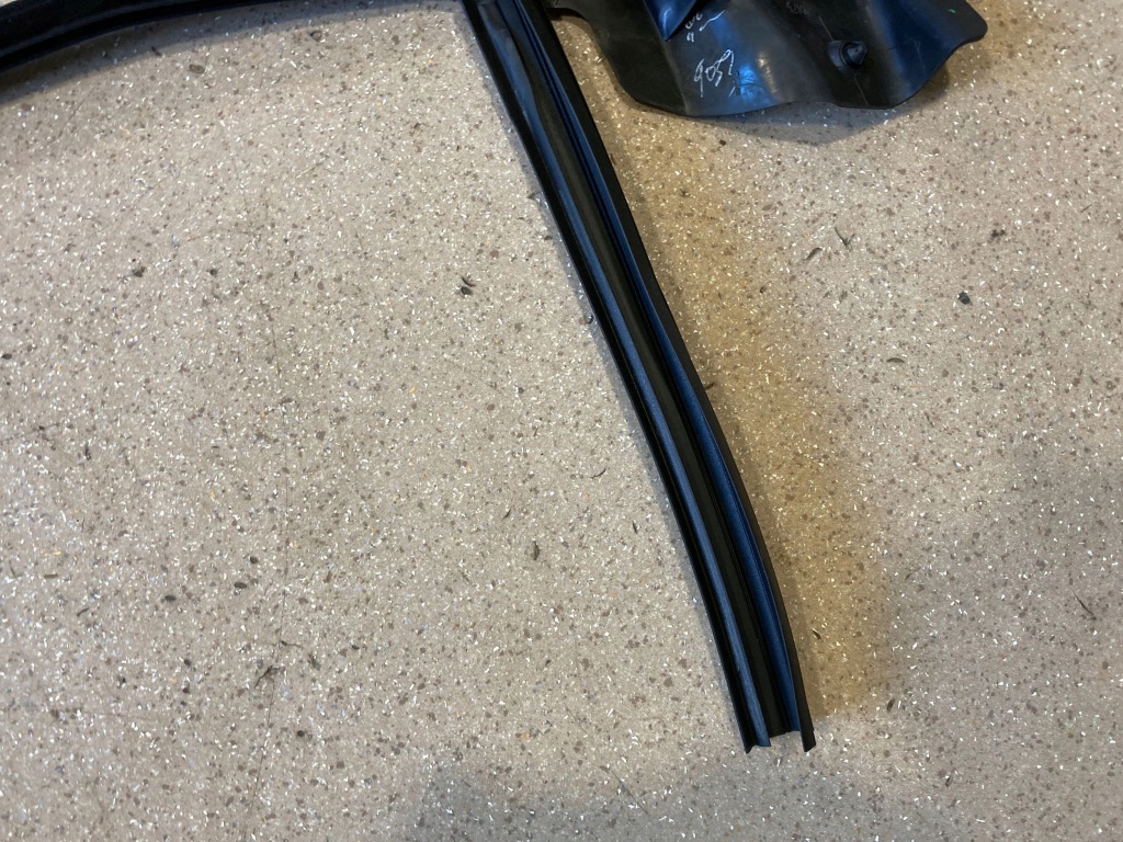 Прокладка двері купе перед сторона права mercedes-benz e w238 a2387205001 Оригінал