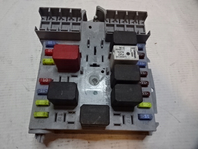 фото №2, Коробка запобіжників alfa romeo 195