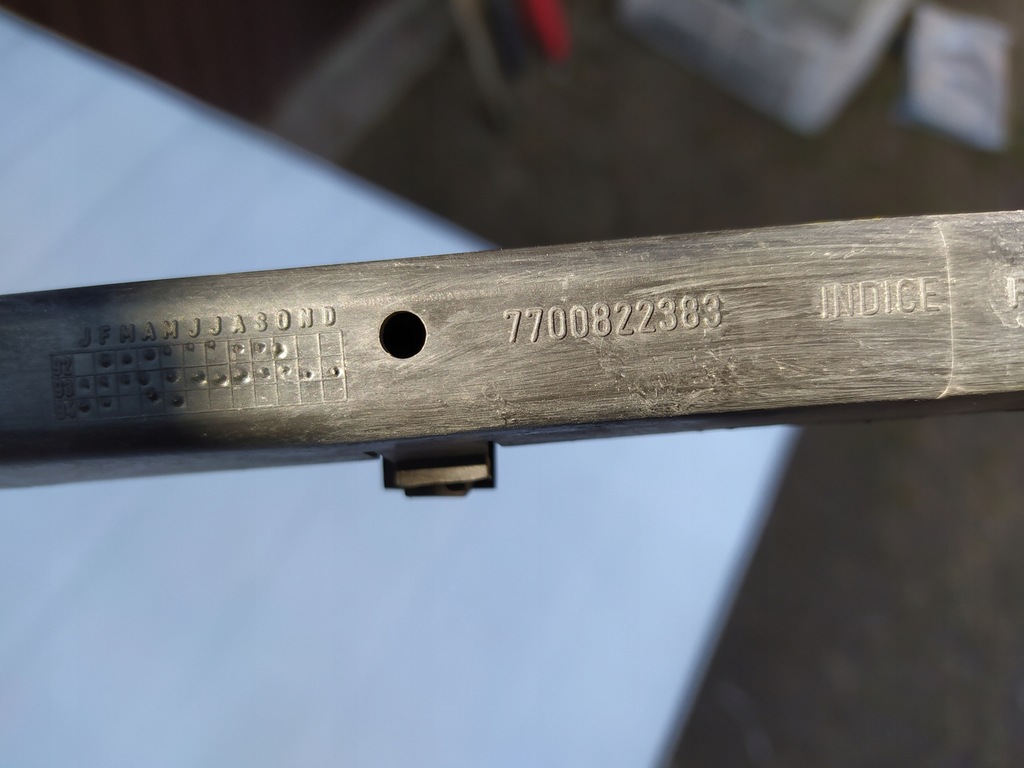 фото №9, Направляющая молдинг кронштейн бампера - renault laguna i