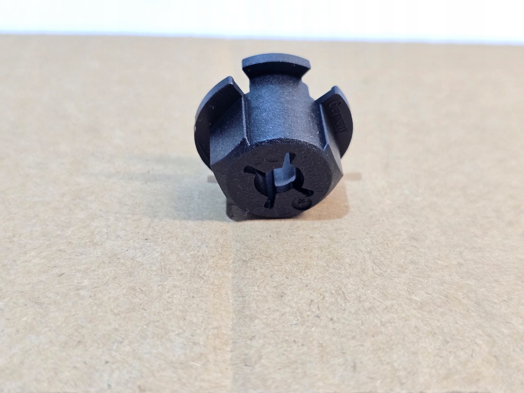 фото №3, Alfa romeo stelvio клипса крепления радара