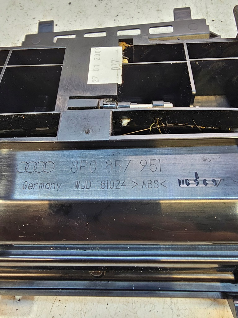 фото №7, Пепельница перед audi a3 8p lift 8p0857951 4 алюминий