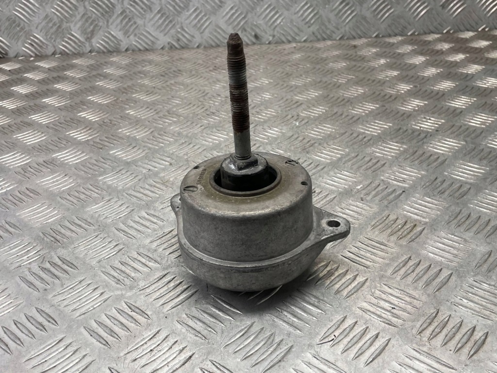 фото №7, Porsche оригінальний номер 99737504904 911 997 кронштейн кронштейн подушка двигуна