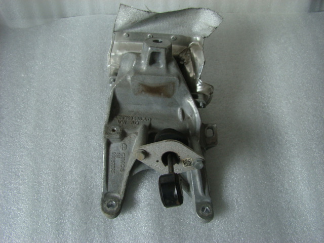 фото №1, Кронштейн двигателя audi a4 b9 q7 4m0199308ad