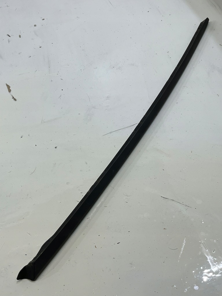 фото №1, Молдинг прокладка скло перед права audi a7 c7