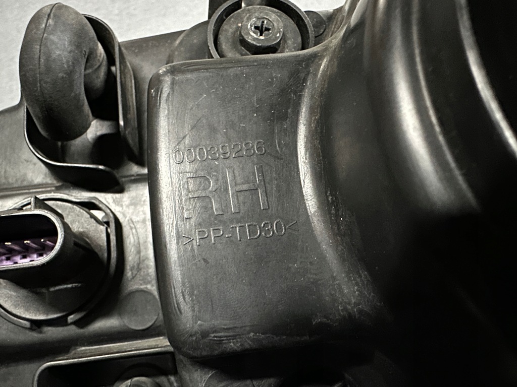 фото №16, Лампа dodge challenger ксенон 2008+ usa права гарний kompletny