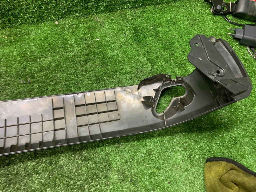 фото №5, Mercedes w211 a2119180230 права захист сидіння najładka пластик