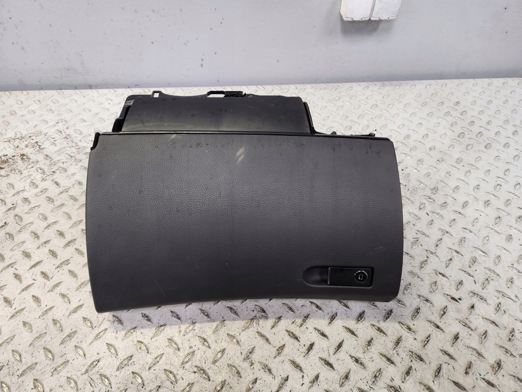 фото №1, Mercedes c klasa w204 lift бардачок консолі гарний