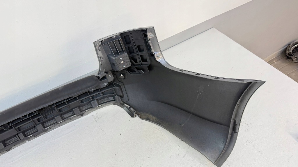 Audi a4 b7 8e0 04-07 kombi бампер задний задняя 8e9807511j Оригинал