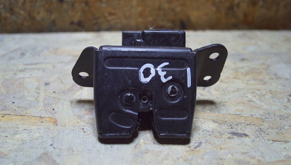 фото №8, Hyundai i30 замок крышки задняя 81230-2l000 882