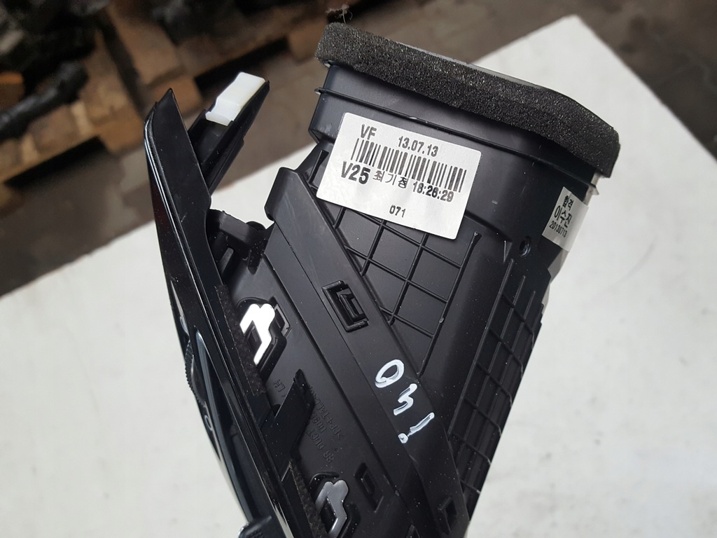 фото №3, Hyundai i40 11-14r рамка радио решётки обдув средний