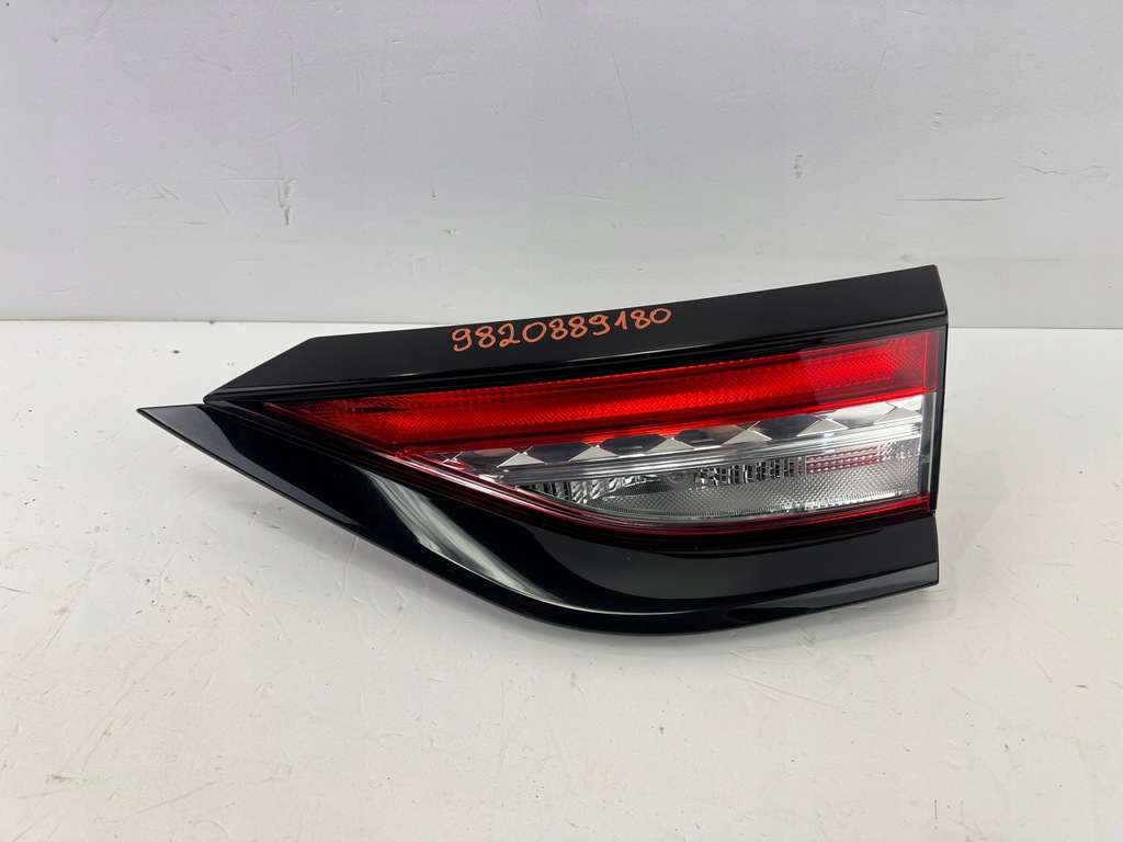 фото №1, Лампа w кришка права задня citroen ds3 crossback 9820889180