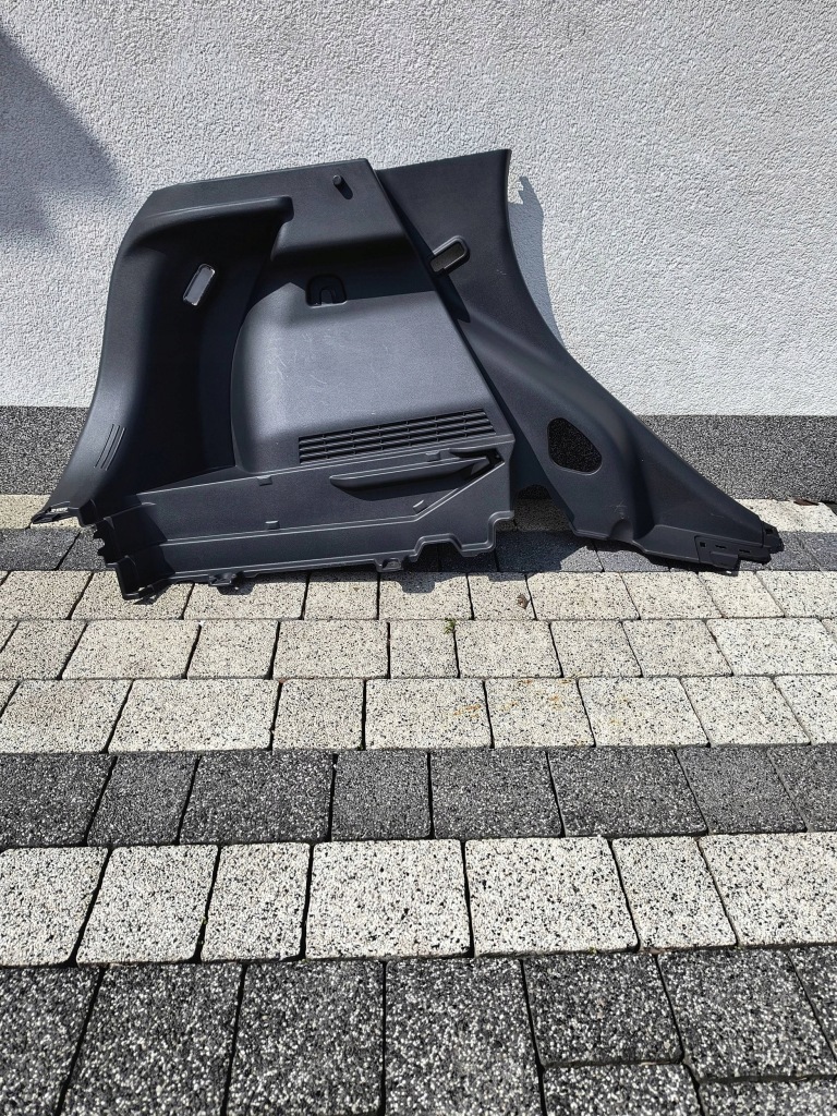 Обивка боковая багажника задний  сторона левая hyundai kona 1 85731-dd100 в Украине