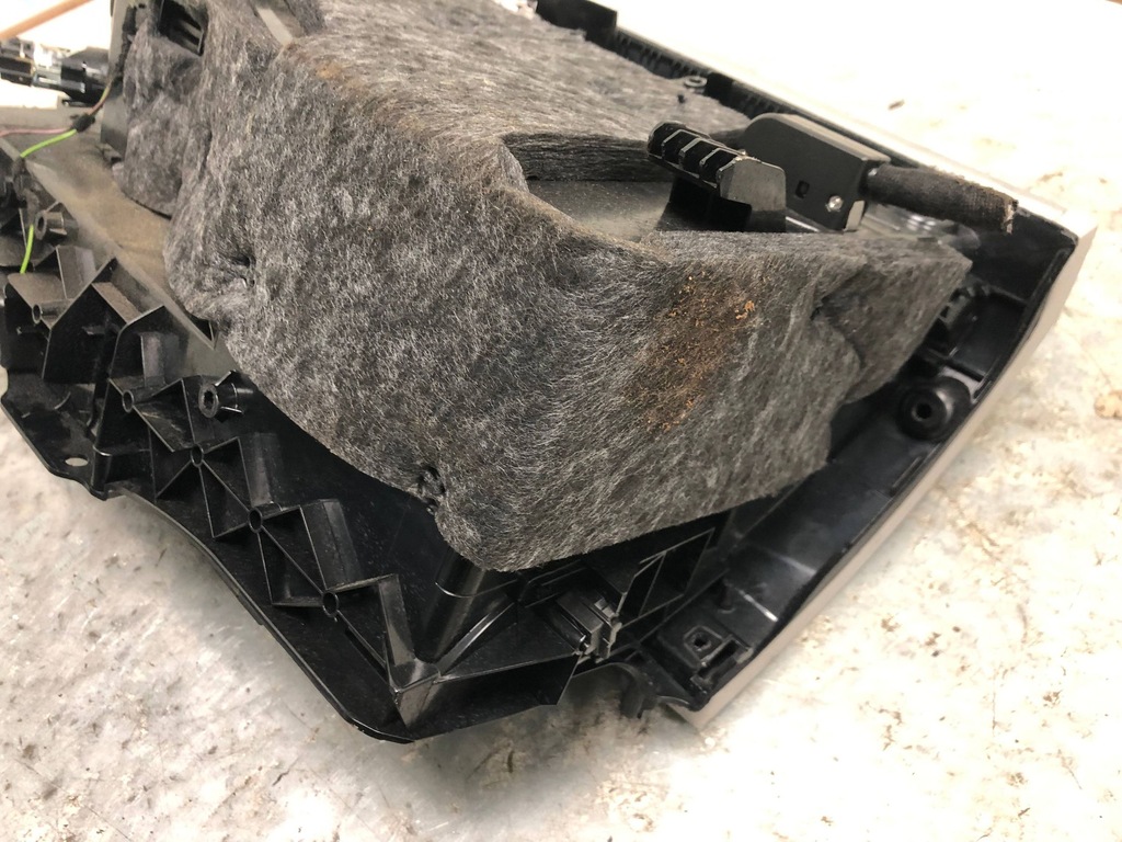 фото №6, Бардачок пасажира mercedes w204 a2046800010