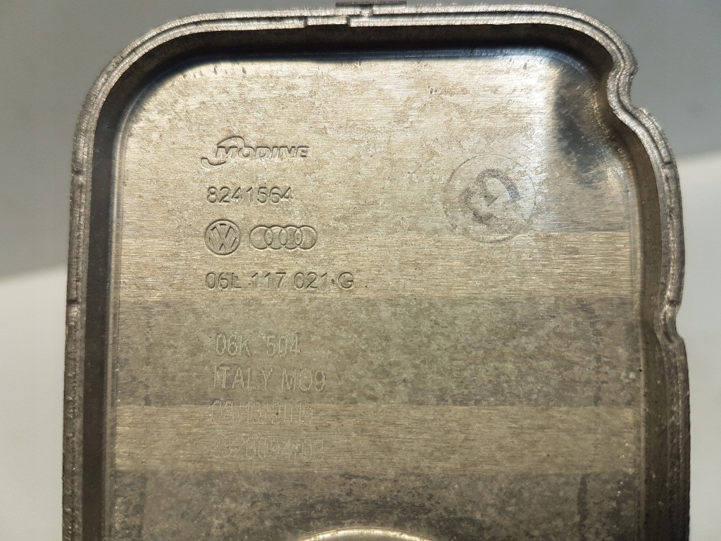 Купить Macan рестайлинг  95b 2.0tfsi радиатор масла 06l117021g