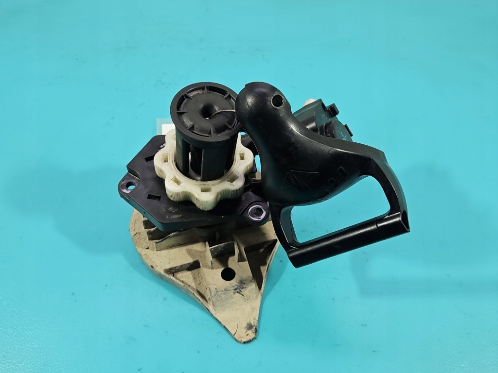 фото №2, Механизм колеса запасного 8200269378e renault clio iii 3 подъемник кронштейн