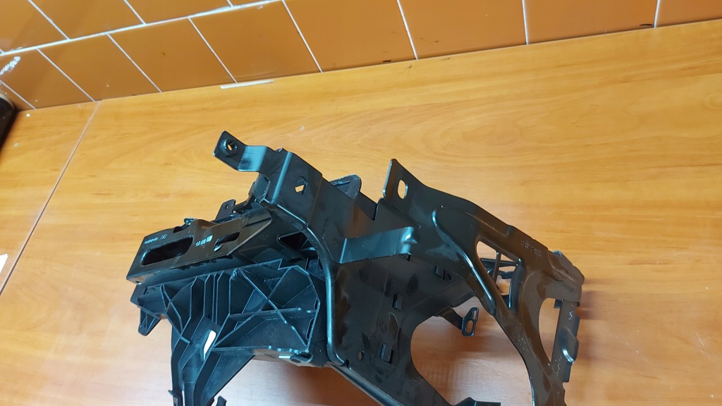 фото №11, Панель фары кронштейн направляющая лампы левый перед bmw 5 f10 f11