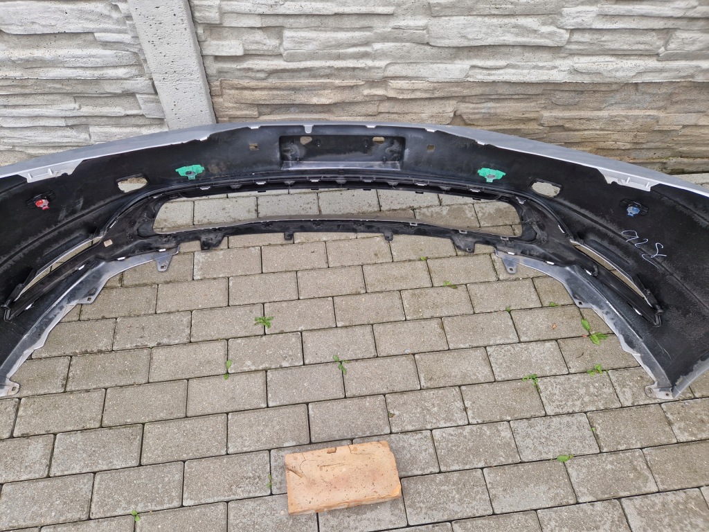 Бампер toyota prius v 2023 - prest-01 в Україні