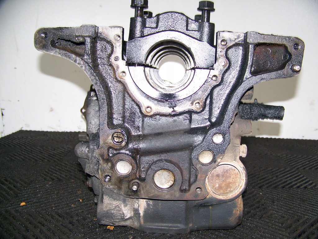 фото №6, Nissan cabstar 2.7 td 8v блок двигуна