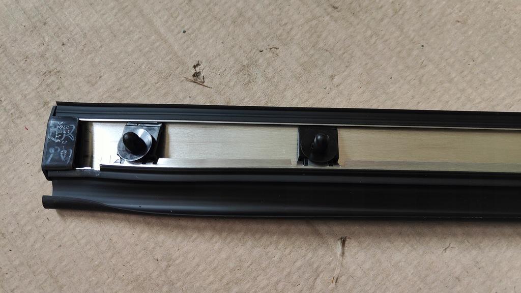 фото №7, Молдинг дверь задних левая оригинальный nissan 82877eq70a