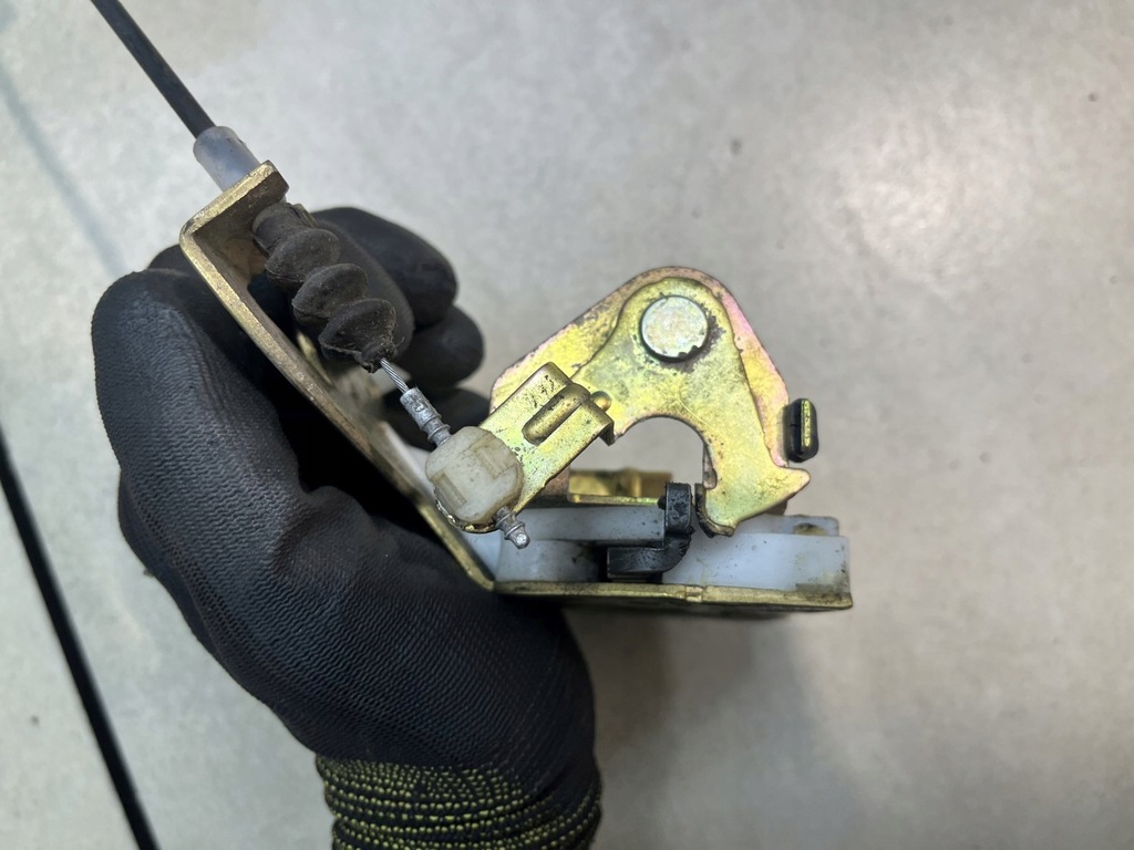 фото №5, Замок дверь левый задняя mazda mpv 2.0 d