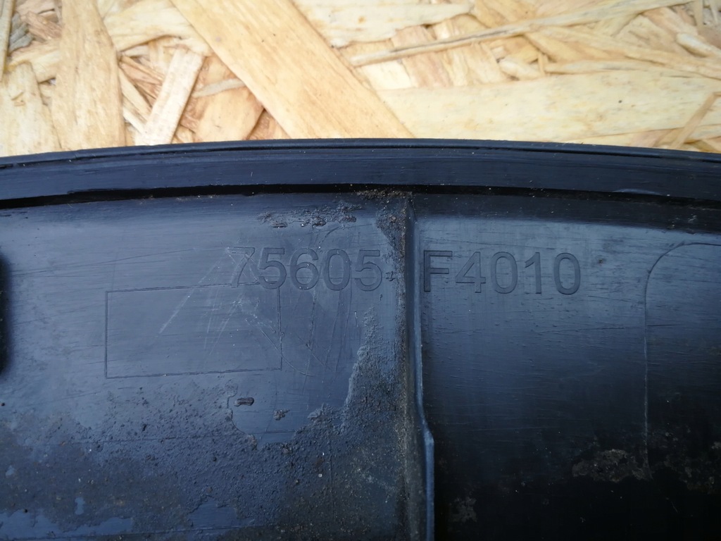 фото №11, Toyota c-hr 16- молдинг крыла правый задняя