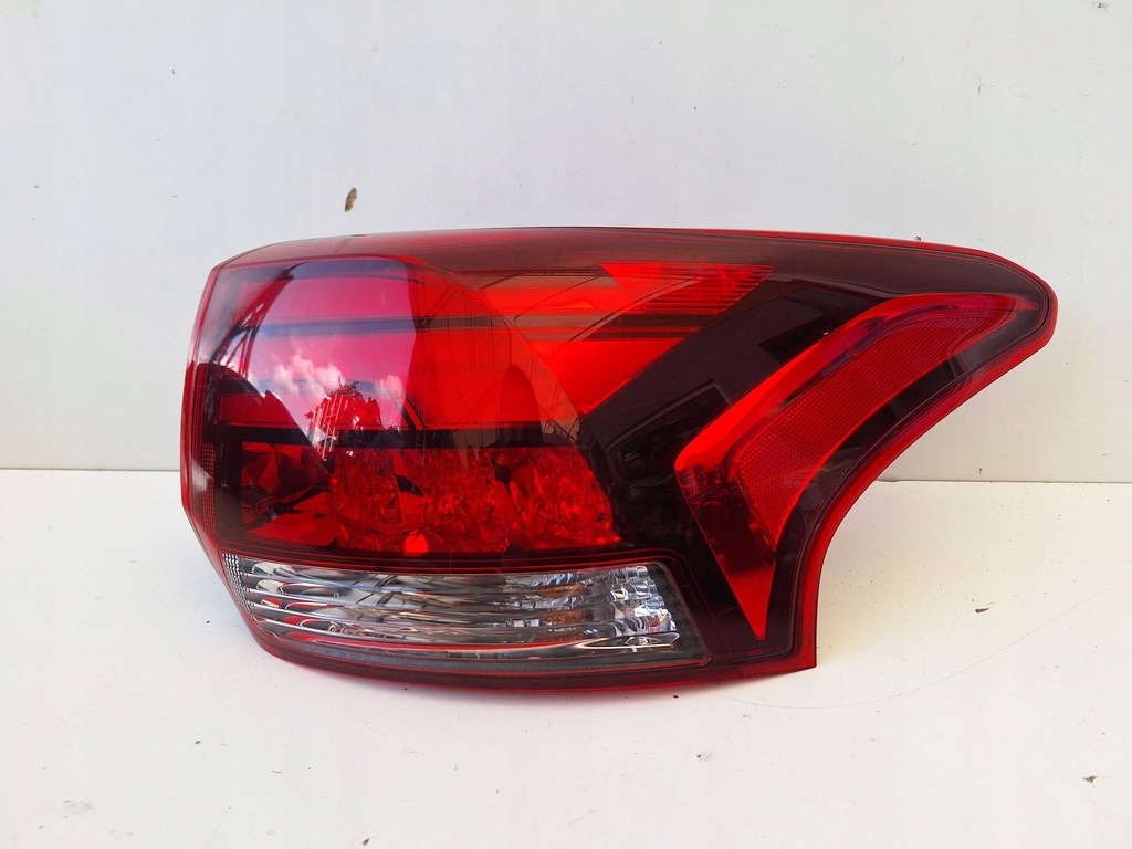 фото №1, Mitsubishi outlander iii lift лампа правая задняя оригинал