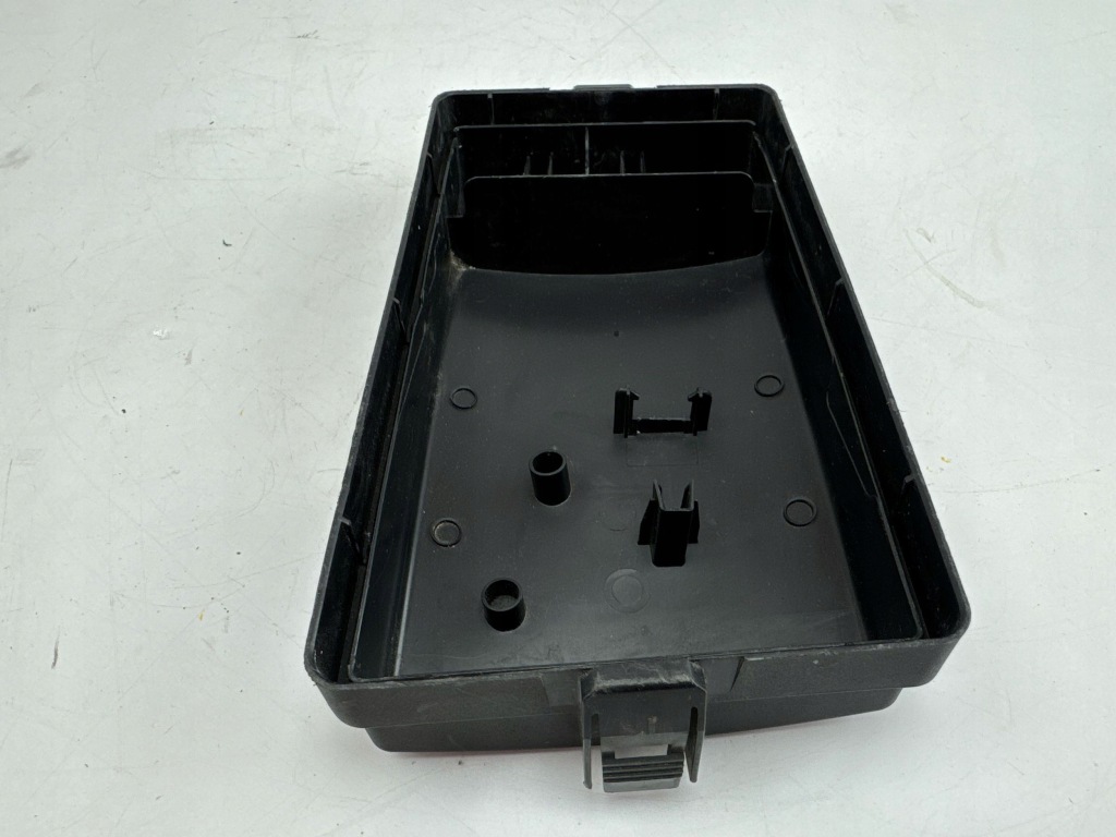 Купити Audi a3 s3 8v 2015 кришка запобіжників