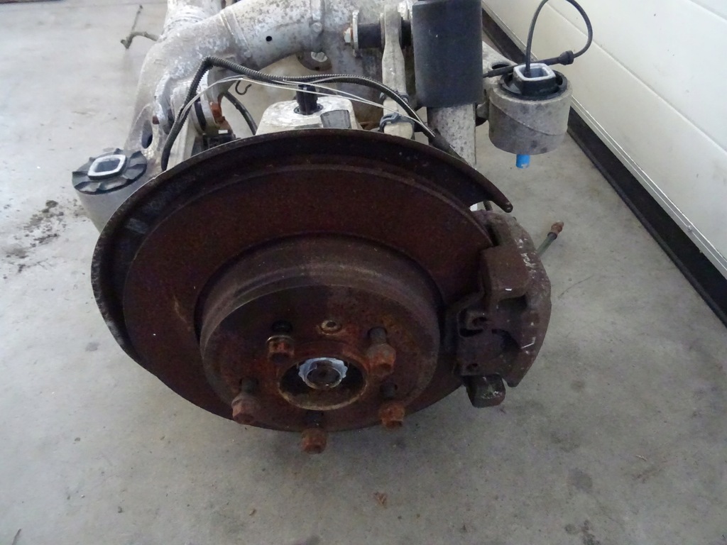 фото №1, Поворотный кулак ступица рычаги левый задняя bmw e61 2.5d