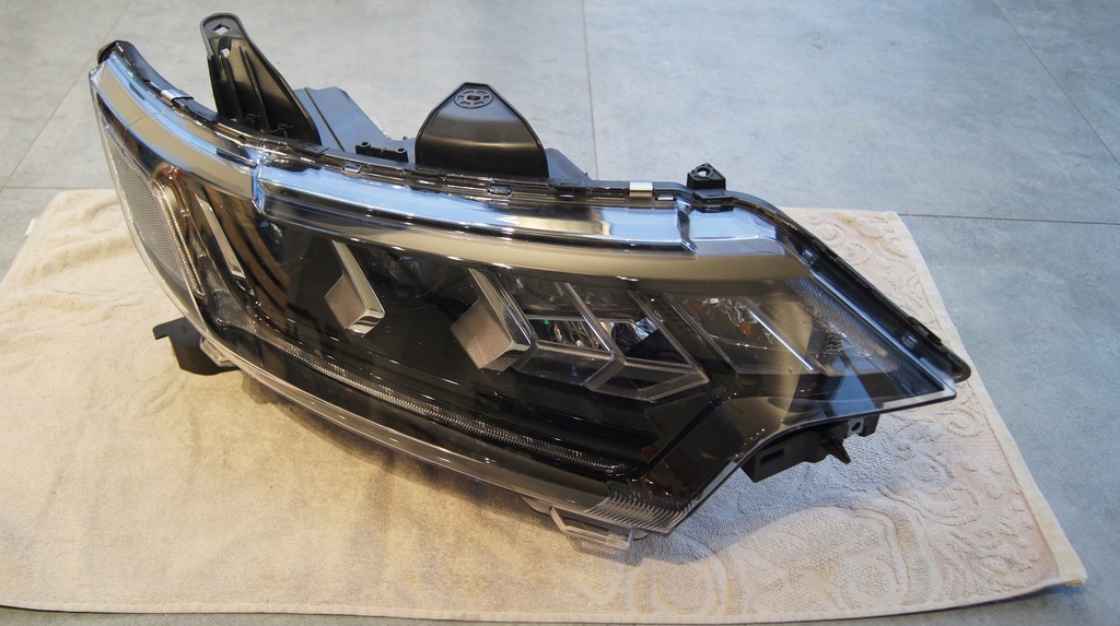 фото №1, Full led outlander iii lift правая europa идеальное состояние