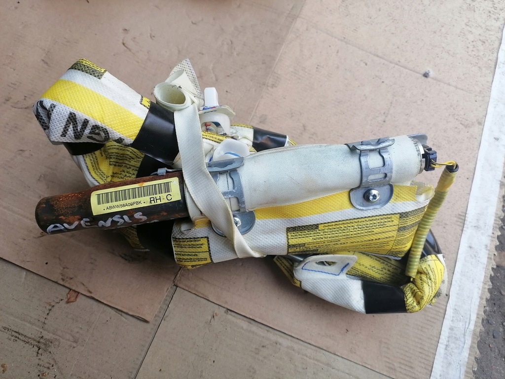 фото №1, Шторка безпеки права toyota avensis t27 europa