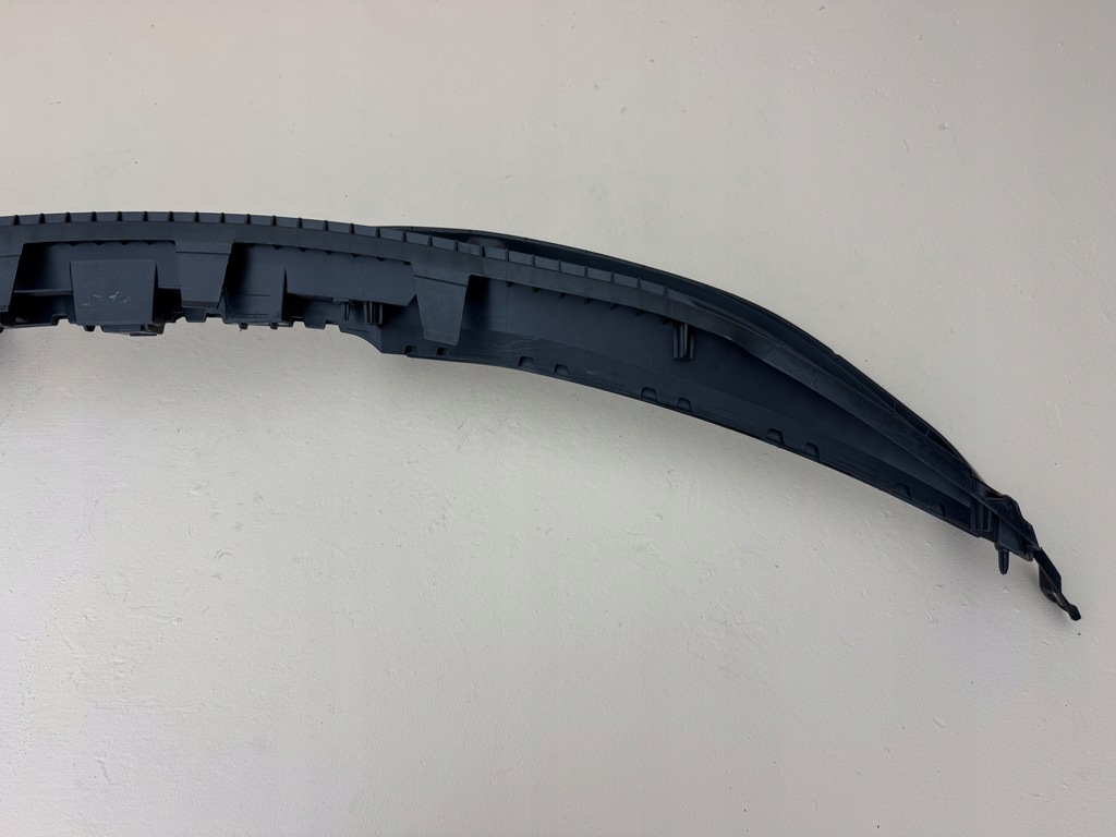 фото №11, Porsche taycan 19r- решётка решётка радиатора средняя бампера перед 9j1807683