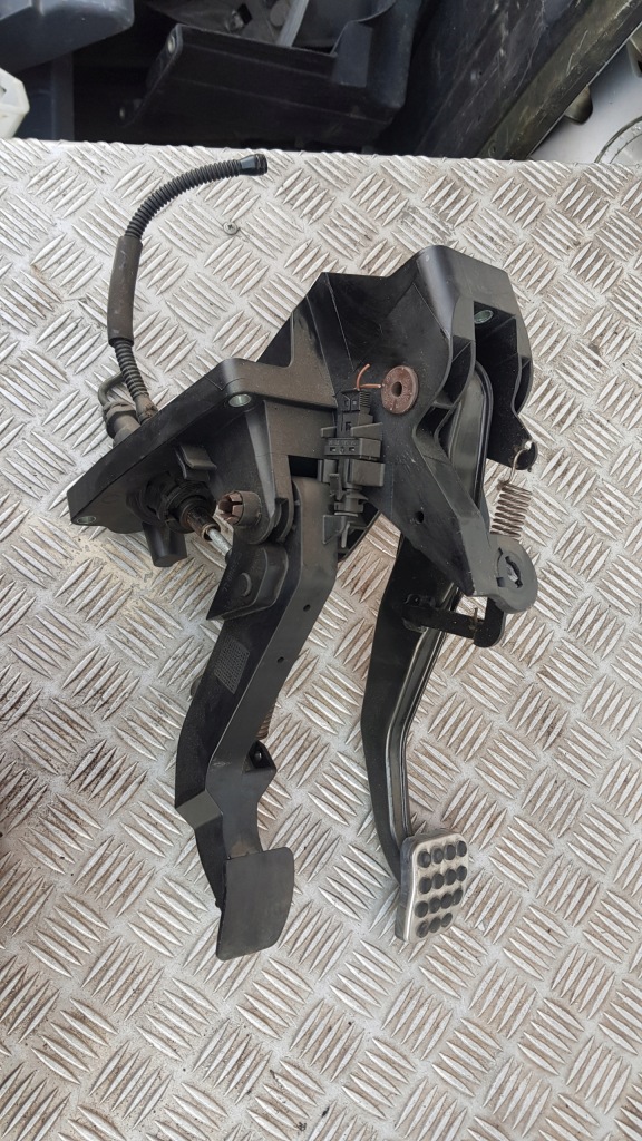 фото №1, Mercedes w169 педали тормоза сцепления цилиндр сцепления a1692902401