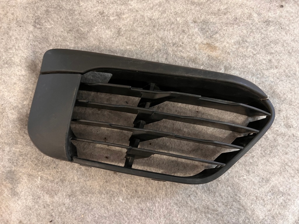 фото №1, Bmw x1 f48 права решітка бампера