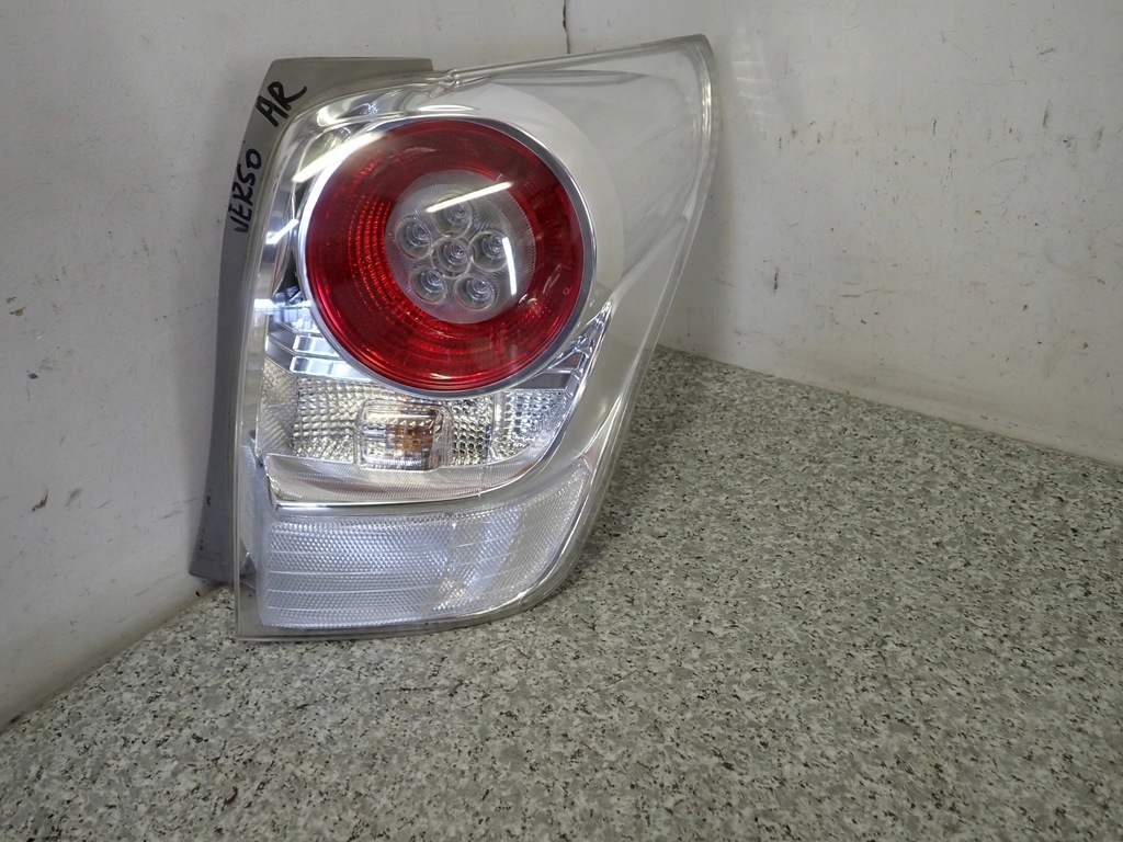 фото №1, Toyota verso 09-13 лампа задняя правая