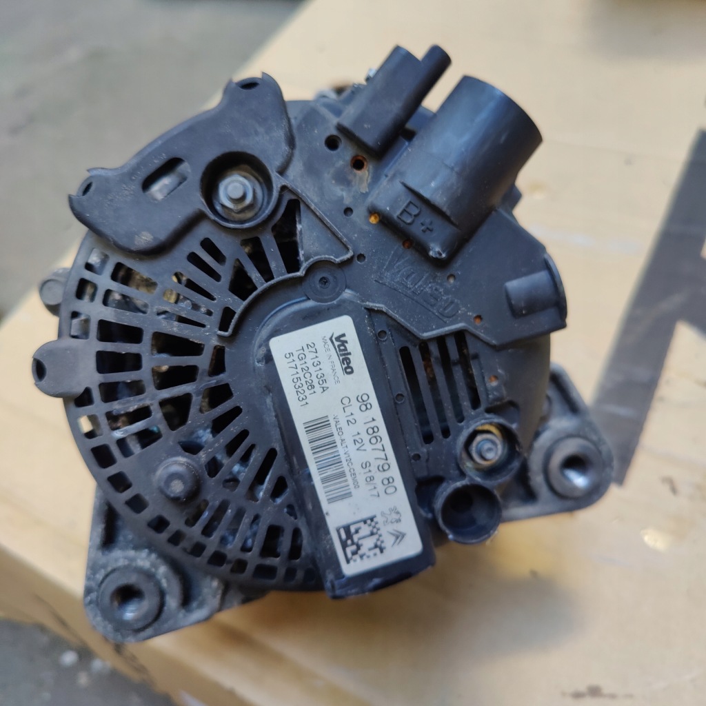 Citroen peugeot 1.2 vti генератор 9818677980 Оригинал
