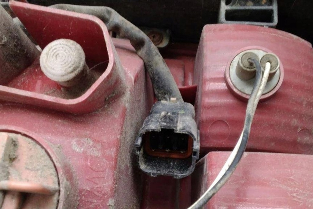 фото №8, Лампа ліва задня kia sportage v nq5 924011f010 2.66l бензиновий 132kw 2006