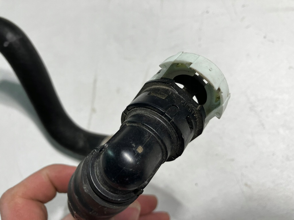 фото №4, Rav4 v гибрид трубка шланг пабтрубок  воды