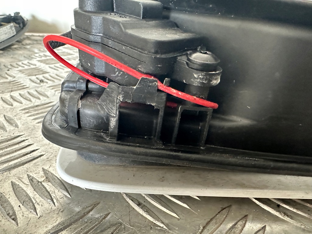 фото №8, Audi a4 b9 kombi крышка заливной топлива adblue