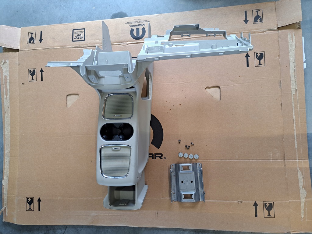 фото №6, T&c voyager caravan бардачок box туннель сиденья 11-20