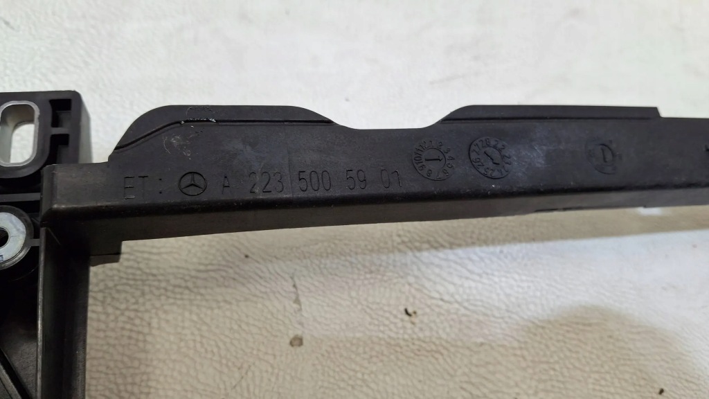 Шторка впуск направляющая mercedes s-klasa w223 a2235005901 в Украине