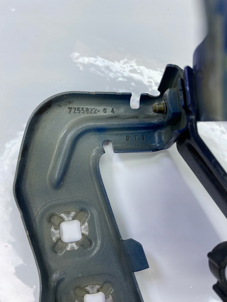 фото №12, Bmw 3 f30 f31 кронштейн крила права сторона 7255822 повний!!