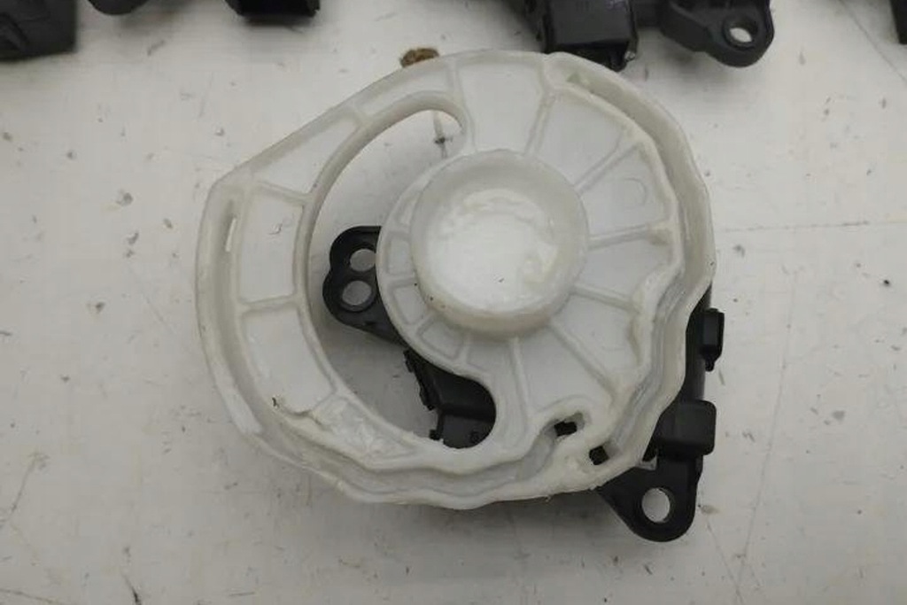 фото №9, Клапани керуючий обігрівачі tesla model s d332ck8aa04 electric 225kw 2014