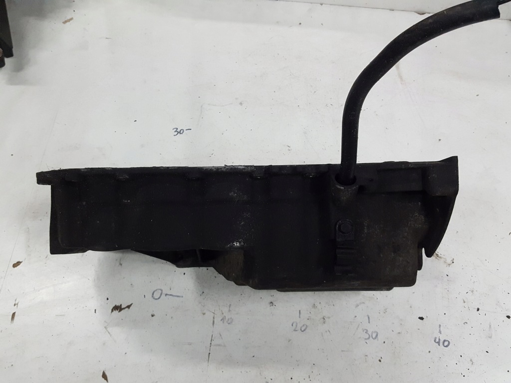 Mini cooper r55 r56 рестайлинг  1.6 d поддон масляная Оригинал