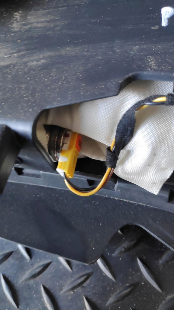 фото №5, Обшивка сиденье правый подушка безопасности vw passat b8 3g5885702d