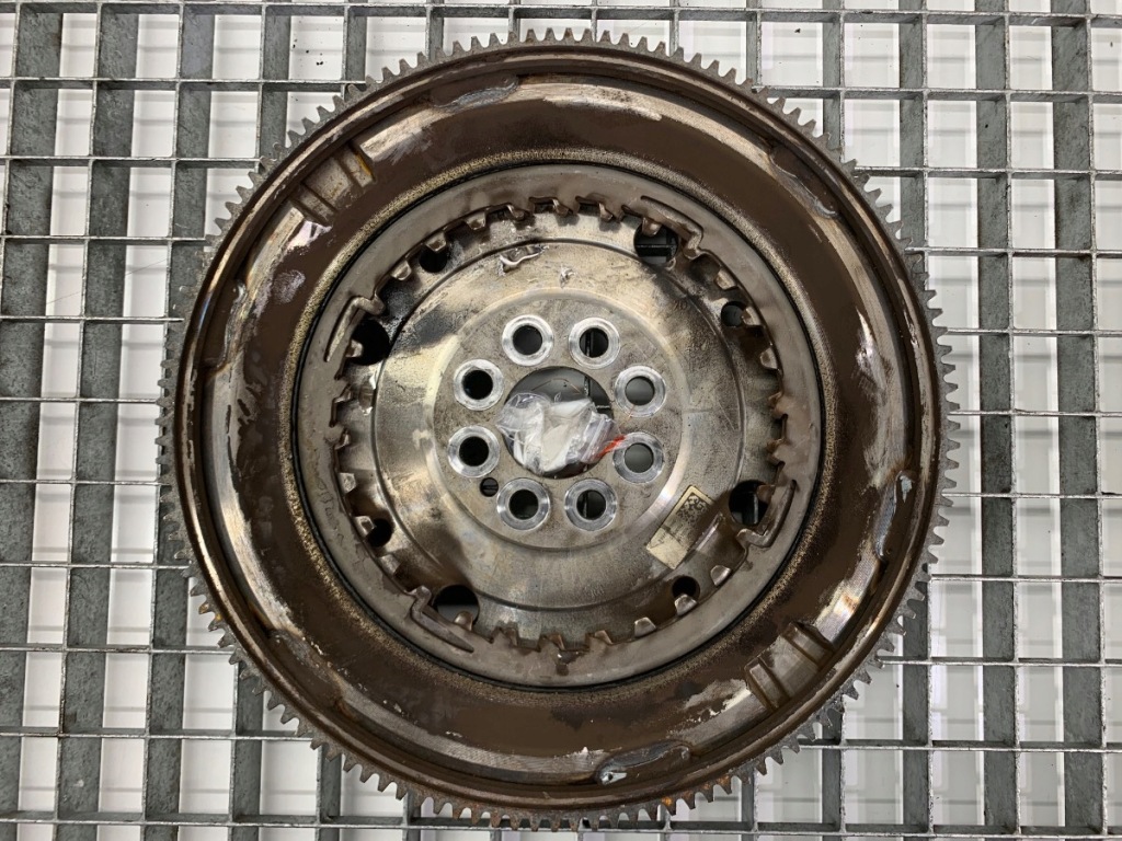 фото №1, Колесо маховик seat leon iii 06k105266e