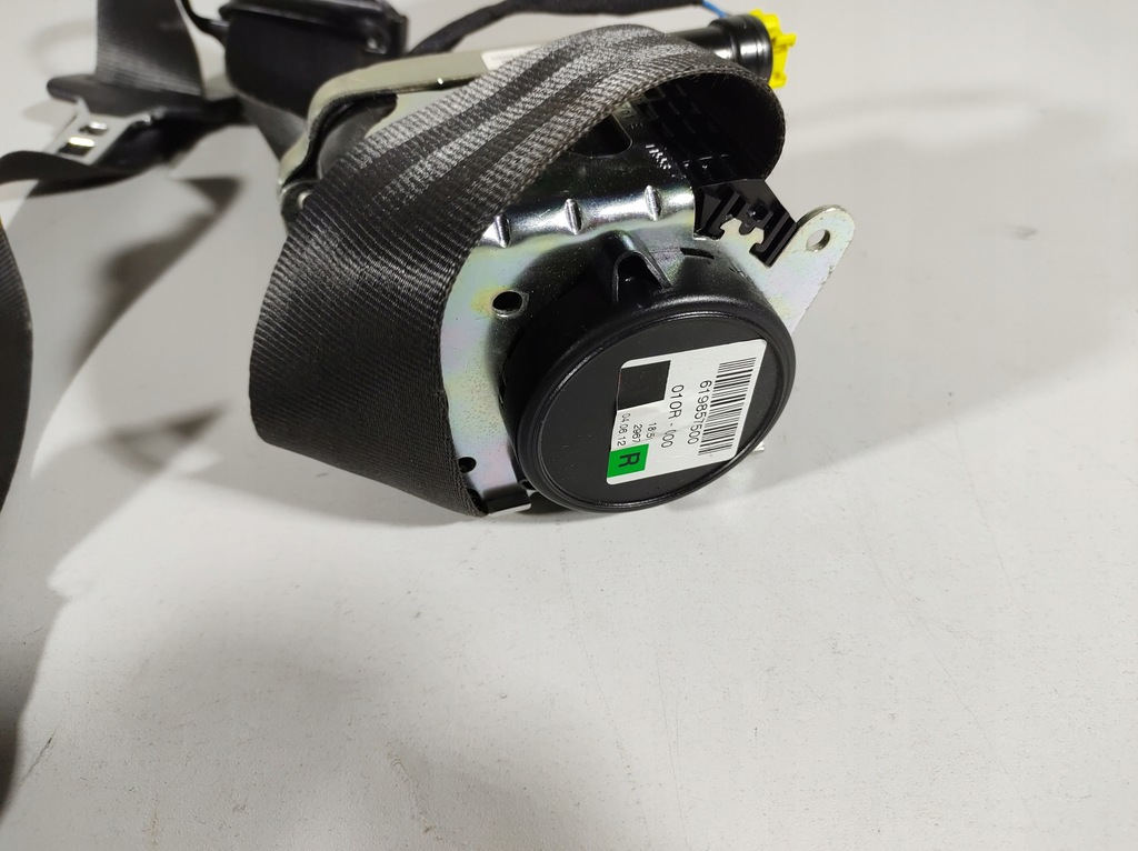 фото №9, Volvo v40 12r- pas безопасности правый перед