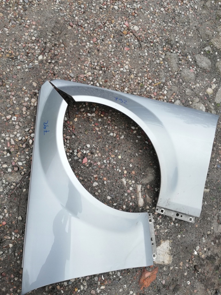 Купити Крила перед do mercedesa c 204 792